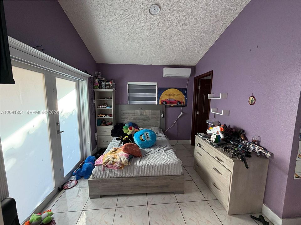 En Venta: $560,000 (4 camas, 3 baños, 1756 Pies cuadrados)