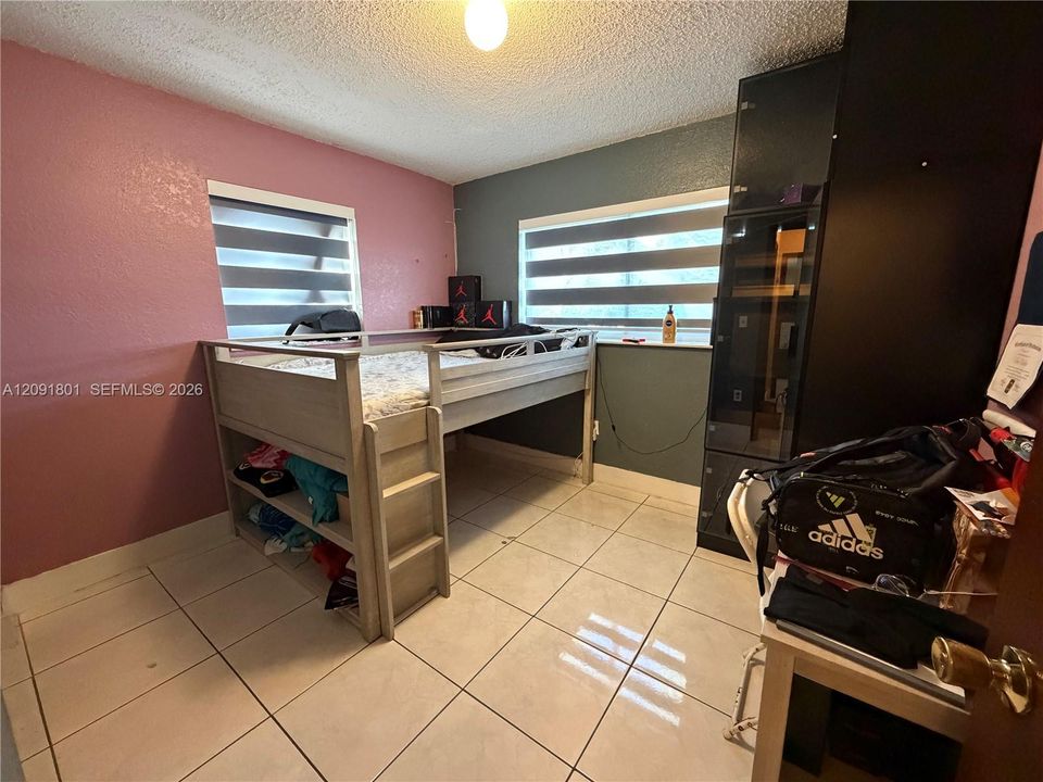 En Venta: $560,000 (4 camas, 3 baños, 1756 Pies cuadrados)