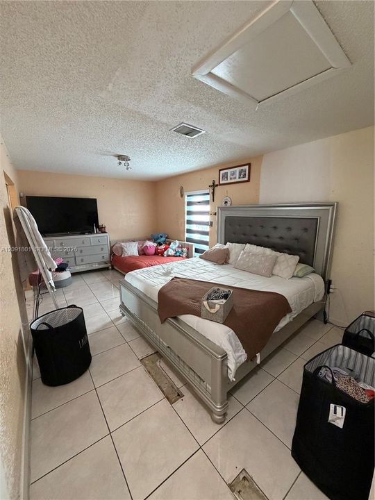 En Venta: $560,000 (4 camas, 3 baños, 1756 Pies cuadrados)