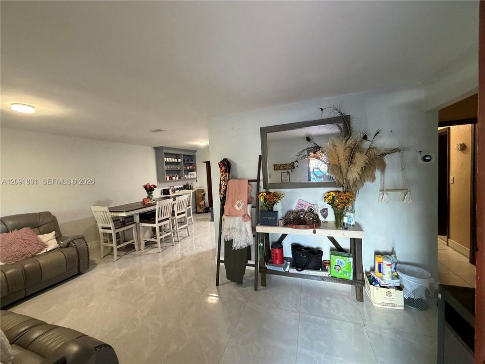 En Venta: $560,000 (4 camas, 3 baños, 1756 Pies cuadrados)
