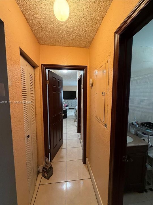 En Venta: $560,000 (4 camas, 3 baños, 1756 Pies cuadrados)