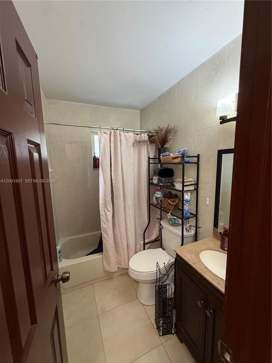 En Venta: $560,000 (4 camas, 3 baños, 1756 Pies cuadrados)