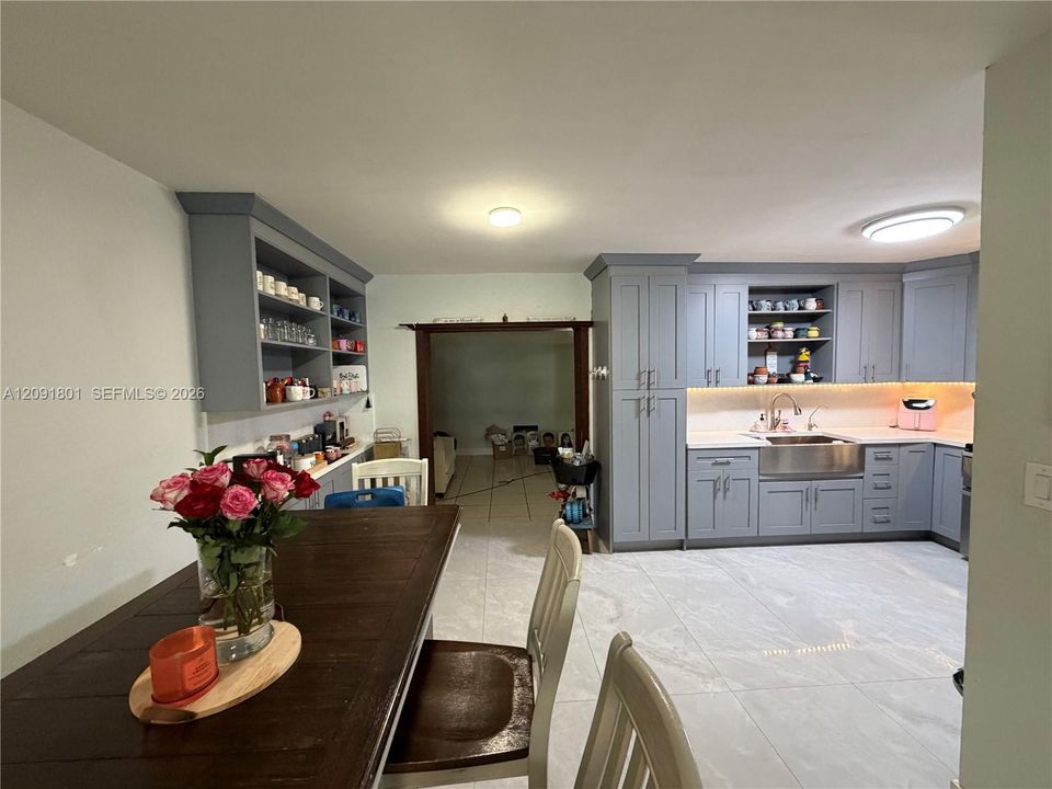 En Venta: $560,000 (4 camas, 3 baños, 1756 Pies cuadrados)
