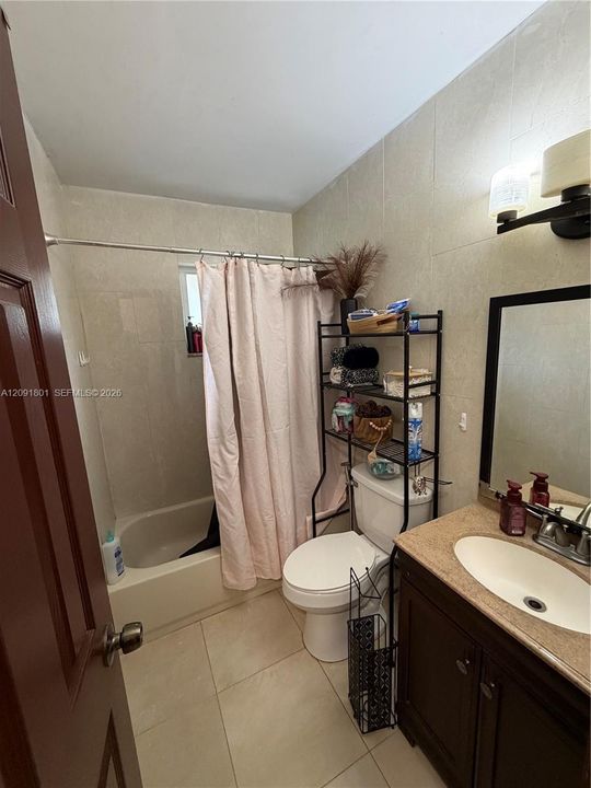En Venta: $560,000 (4 camas, 3 baños, 1756 Pies cuadrados)