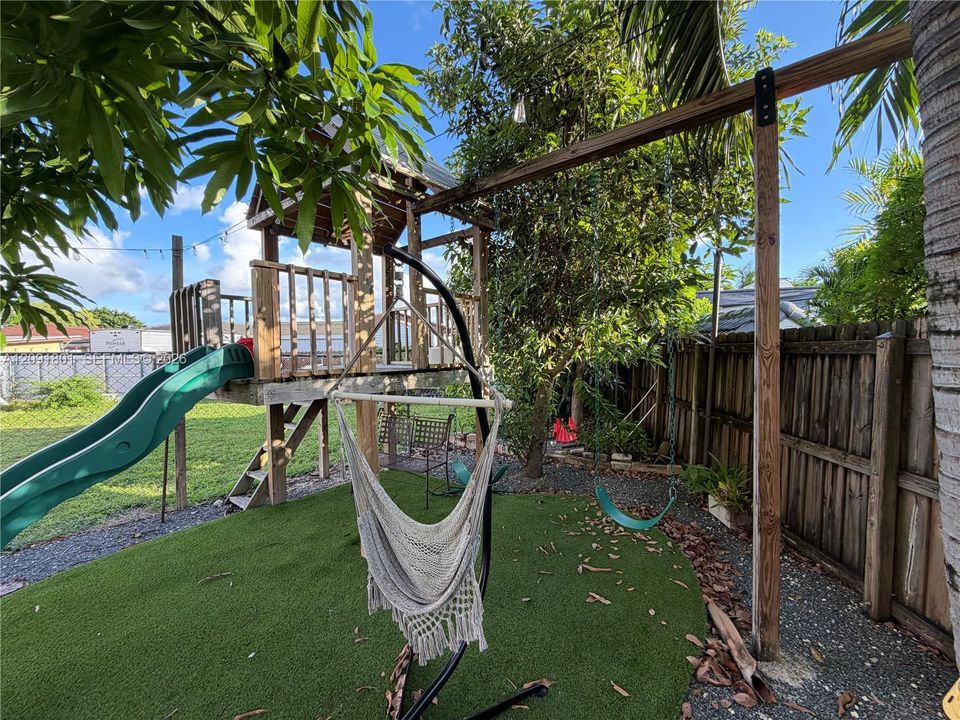 En Venta: $560,000 (4 camas, 3 baños, 1756 Pies cuadrados)