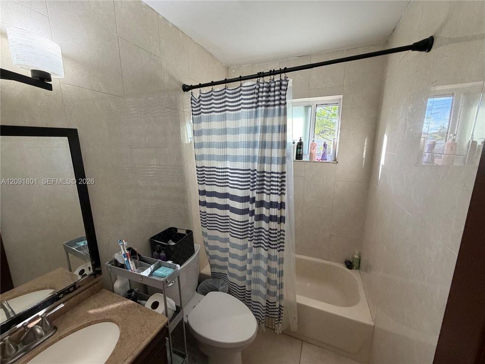 En Venta: $560,000 (4 camas, 3 baños, 1756 Pies cuadrados)
