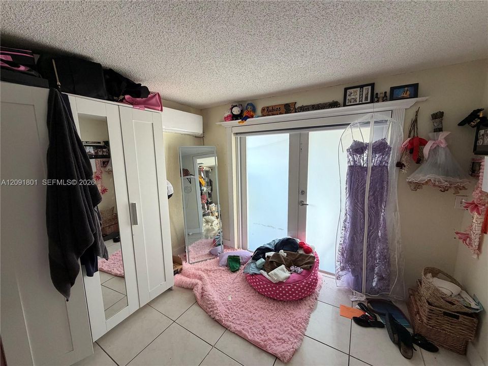 En Venta: $560,000 (4 camas, 3 baños, 1756 Pies cuadrados)