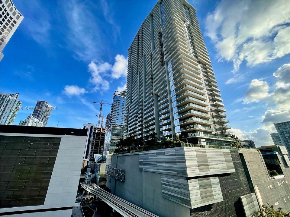 For Sale: $579,000 (2 beds, 2 baths, 1116 Square Feet)
