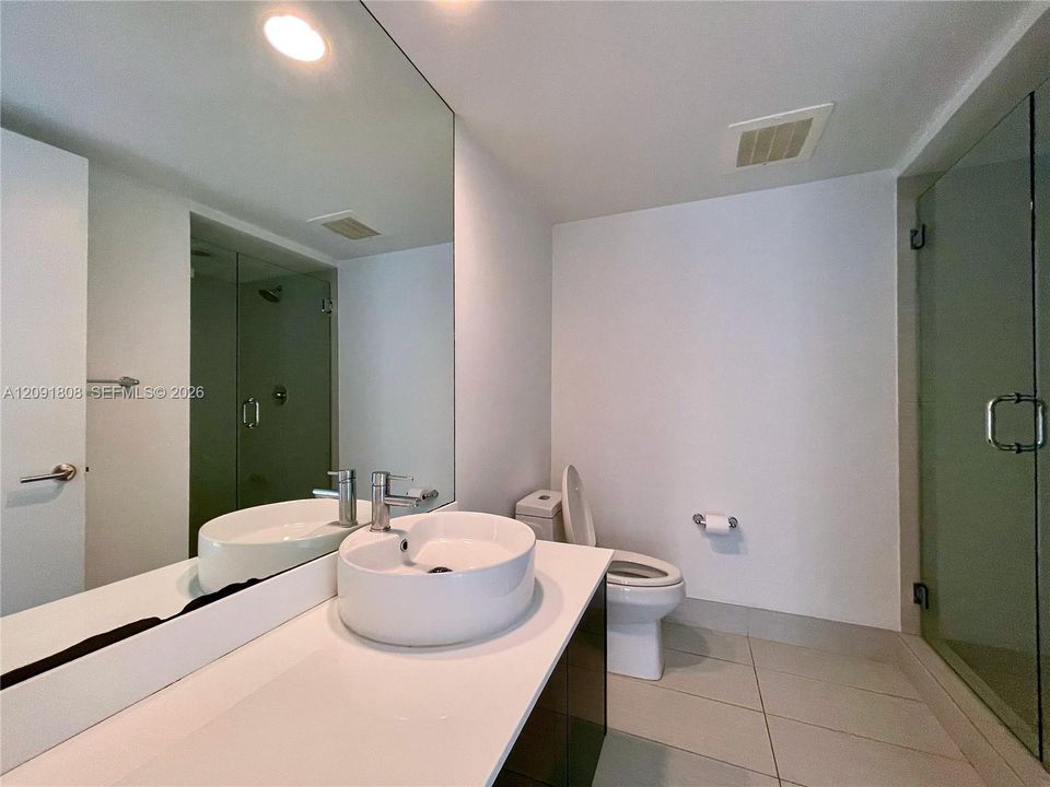For Sale: $579,000 (2 beds, 2 baths, 1116 Square Feet)
