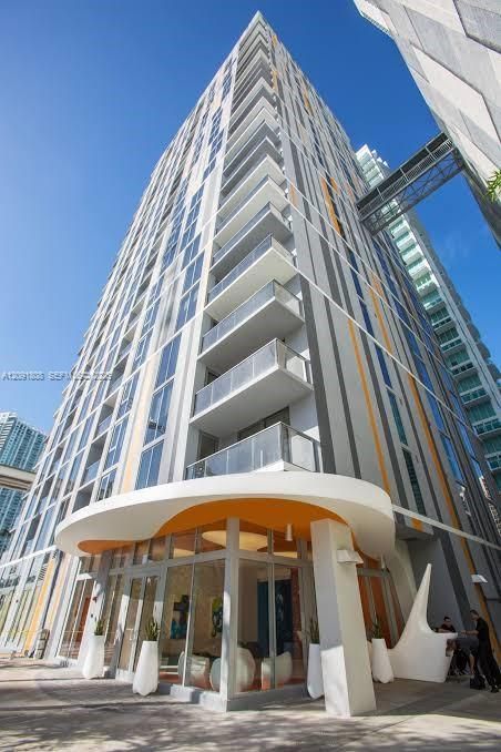 For Sale: $579,000 (2 beds, 2 baths, 1116 Square Feet)