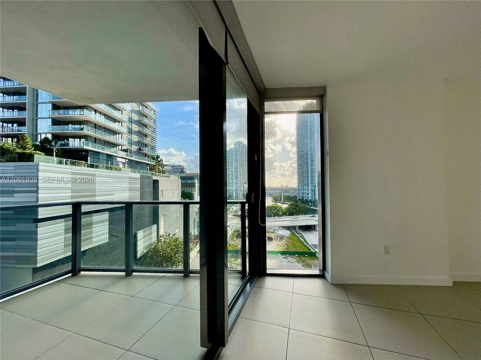 For Sale: $579,000 (2 beds, 2 baths, 1116 Square Feet)