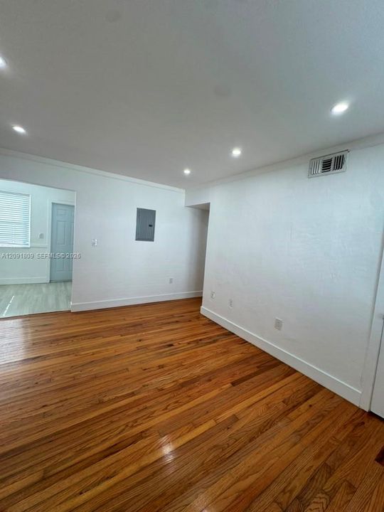 For Rent: $2,550 (2 beds, 1 baths, 3184 Square Feet)