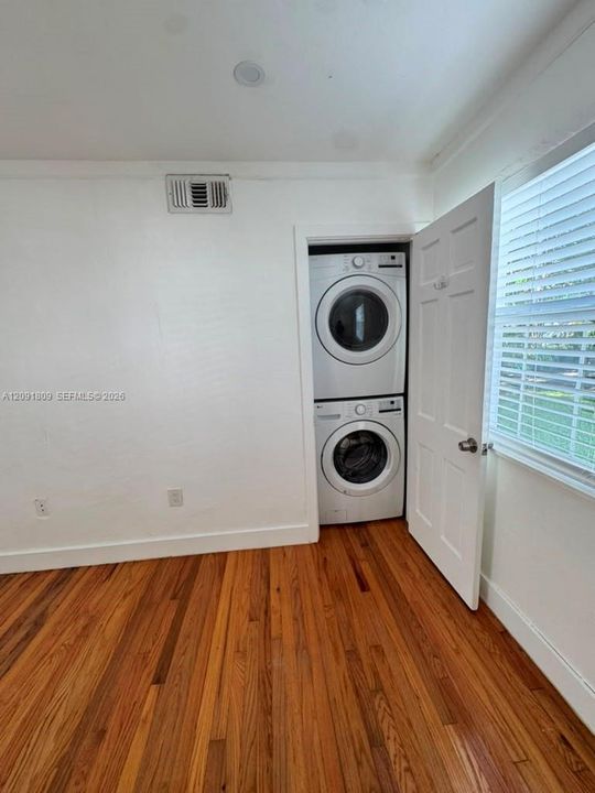 For Rent: $2,550 (2 beds, 1 baths, 3184 Square Feet)
