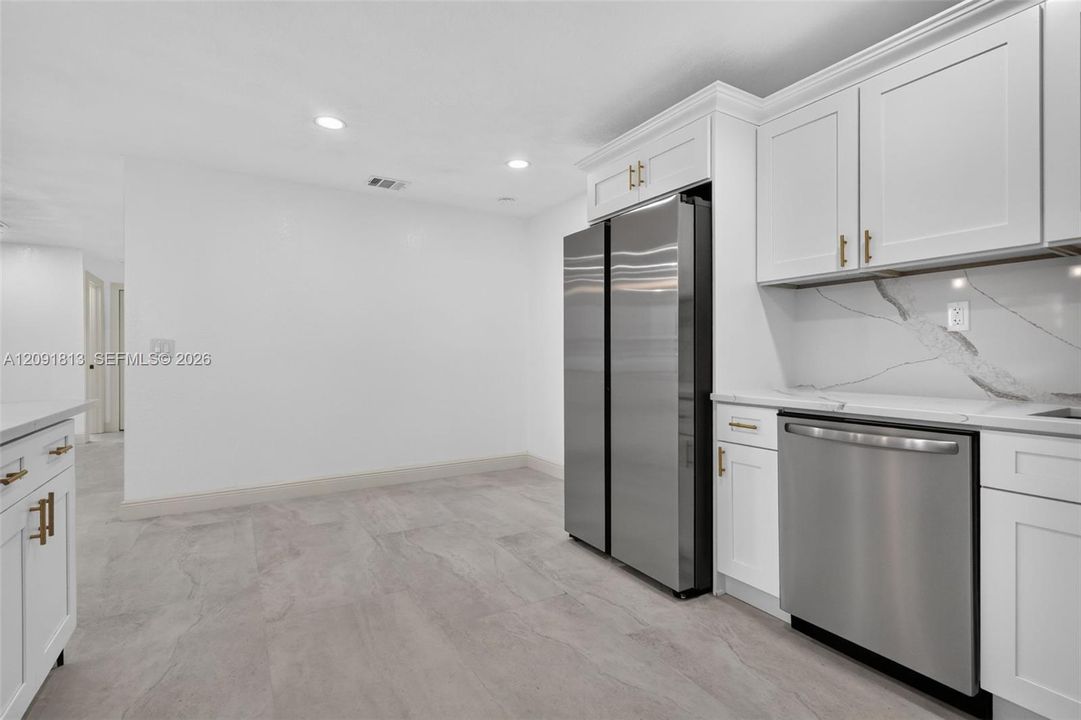 For Sale: $689,900 (5 beds, 3 baths, 2160 Square Feet)