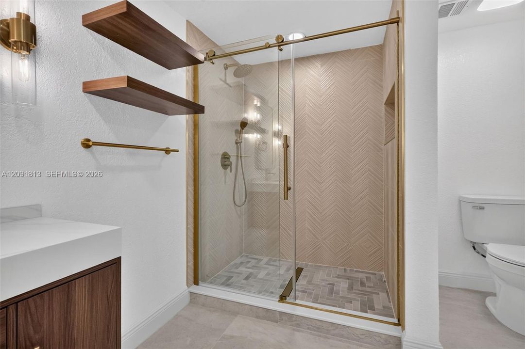 For Sale: $689,900 (5 beds, 3 baths, 2160 Square Feet)