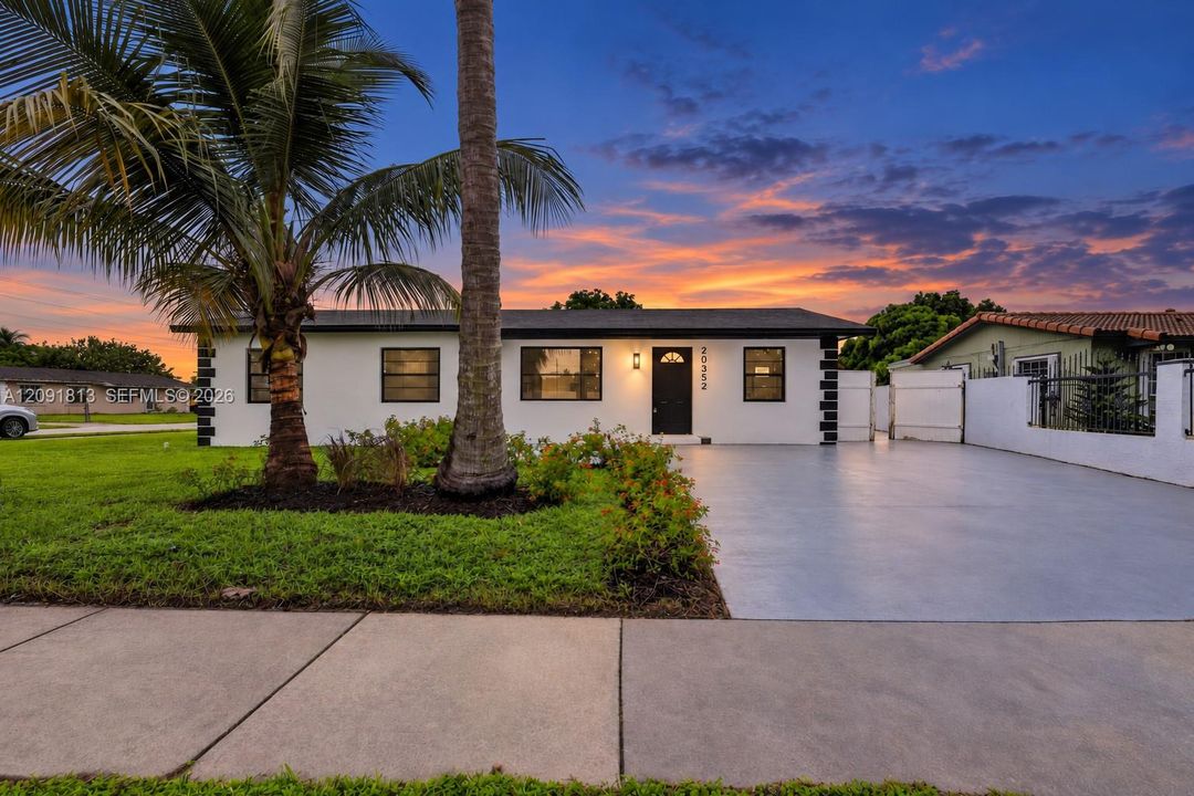 For Sale: $689,900 (5 beds, 3 baths, 2160 Square Feet)