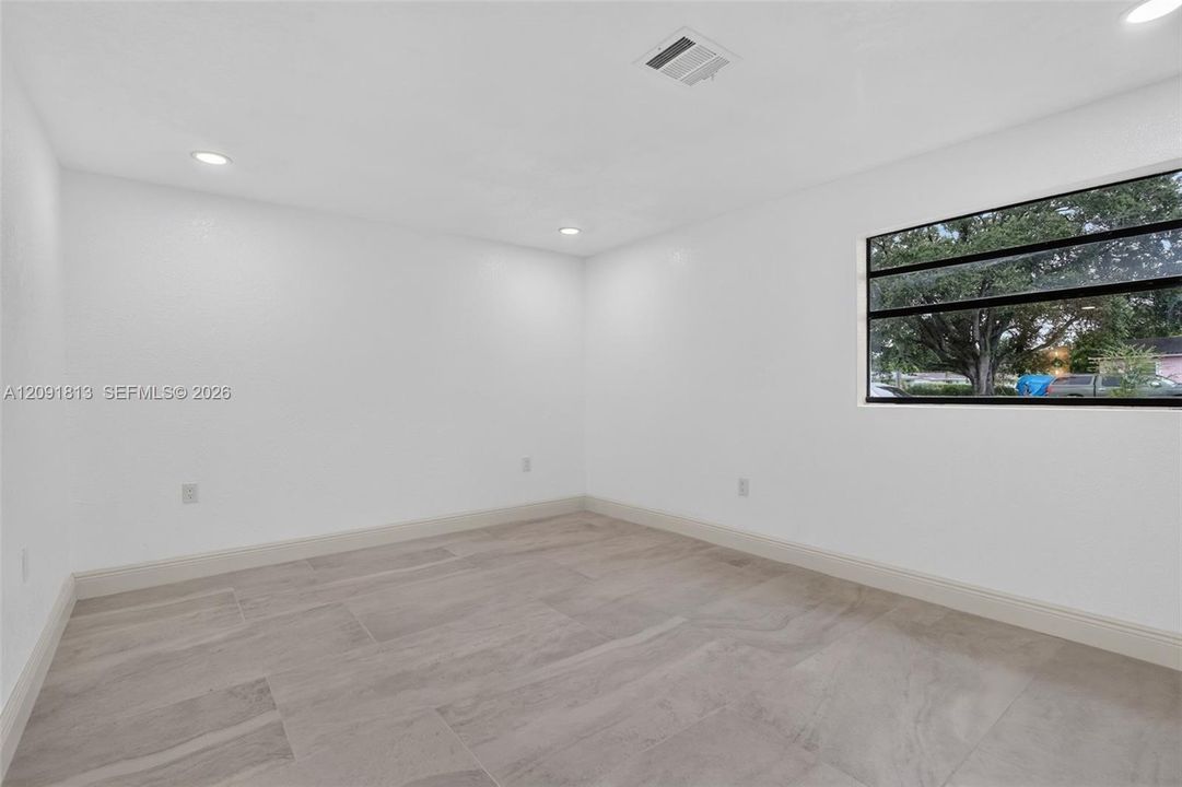 For Sale: $689,900 (5 beds, 3 baths, 2160 Square Feet)