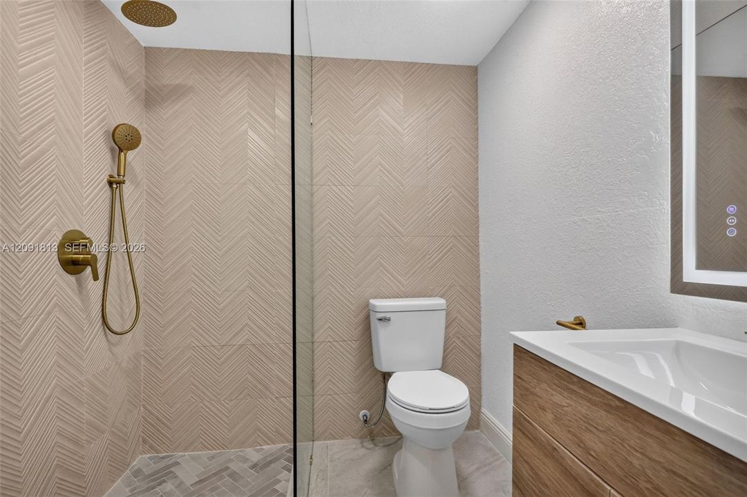 For Sale: $689,900 (5 beds, 3 baths, 2160 Square Feet)