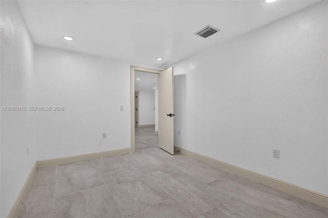 For Sale: $689,900 (5 beds, 3 baths, 2160 Square Feet)