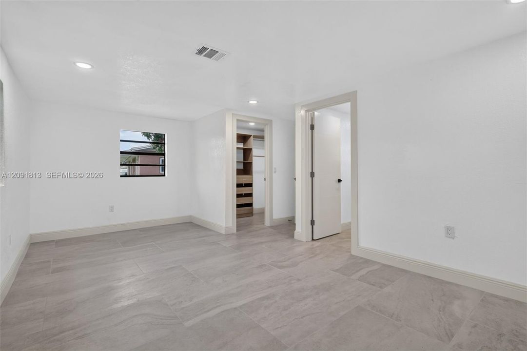 For Sale: $689,900 (5 beds, 3 baths, 2160 Square Feet)