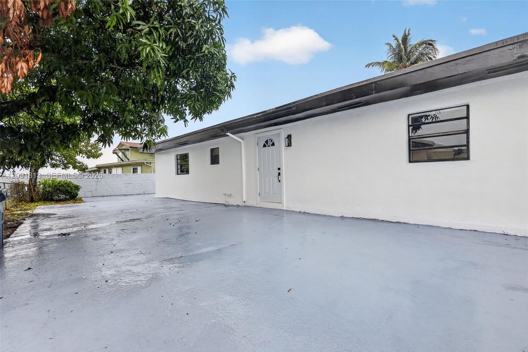 For Sale: $689,900 (5 beds, 3 baths, 2160 Square Feet)