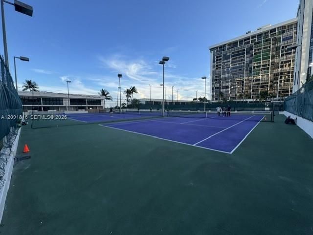 For Rent: $2,900 (1 beds, 1 baths, 1056 Square Feet)