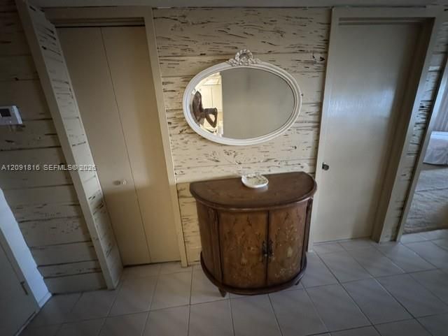 For Rent: $2,900 (1 beds, 1 baths, 1056 Square Feet)