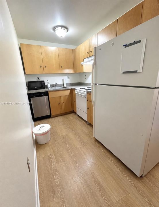 For Sale: $236,000 (1 beds, 1 baths, 440 Square Feet)