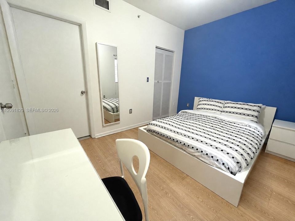 For Sale: $236,000 (1 beds, 1 baths, 440 Square Feet)