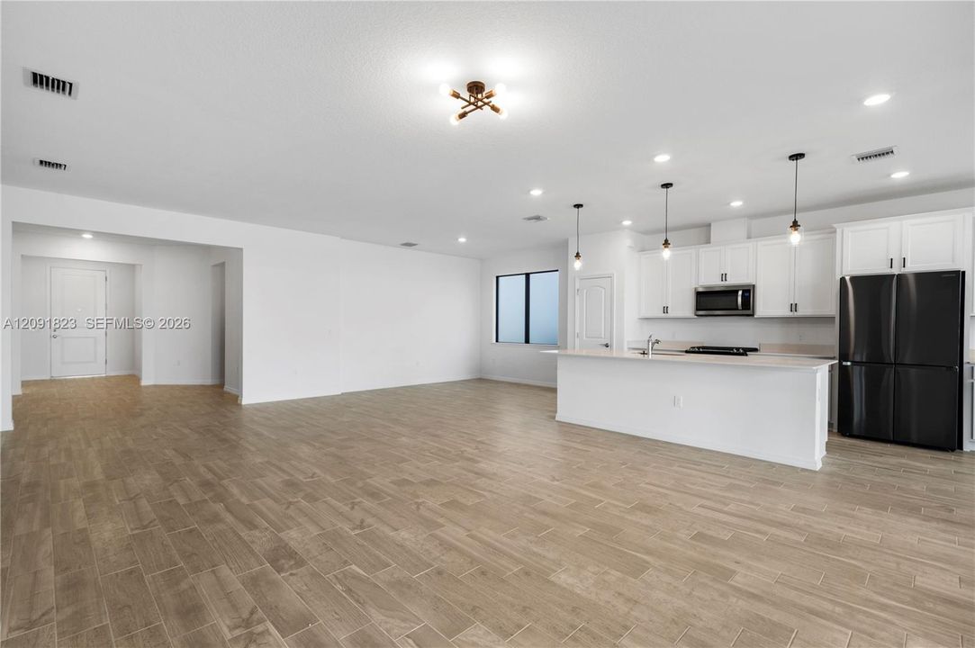 For Rent: $4,700 (3 beds, 2 baths, 2094 Square Feet)