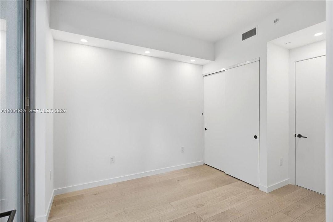 На продажу: $2,139,000 (2 спален, 2 ванн, 1426 Квадратных фут)