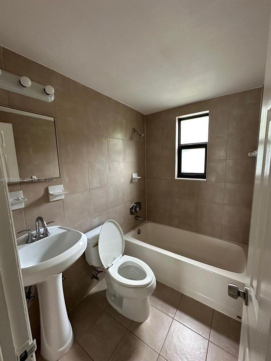 En Renta: $1,695 (1 camas, 1 baños, 2800 Pies cuadrados)