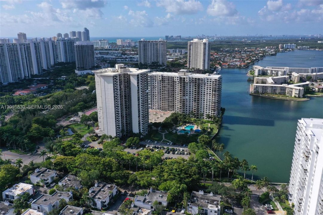 На продажу: $320,000 (1 спален, 1 ванн, 918 Квадратных фут)