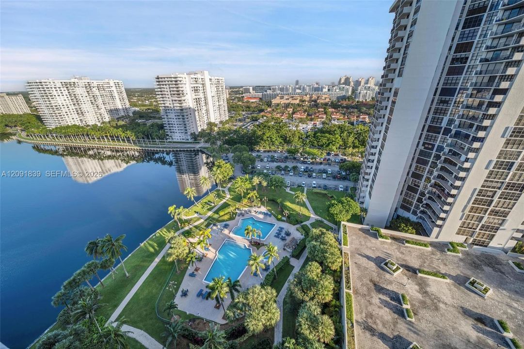 На продажу: $320,000 (1 спален, 1 ванн, 918 Квадратных фут)