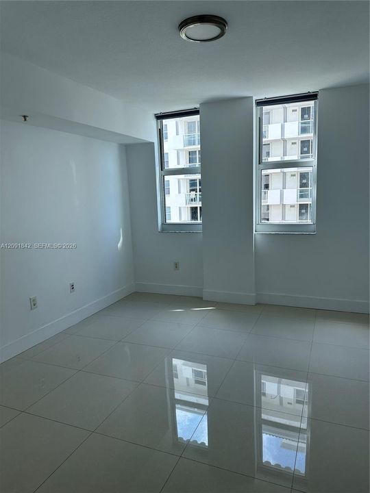 For Rent: $3,815 (2 beds, 2 baths, 930 Square Feet)
