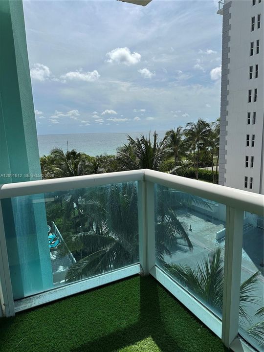 For Rent: $3,815 (2 beds, 2 baths, 930 Square Feet)