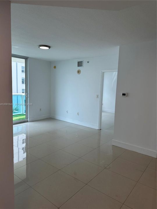 For Rent: $3,815 (2 beds, 2 baths, 930 Square Feet)