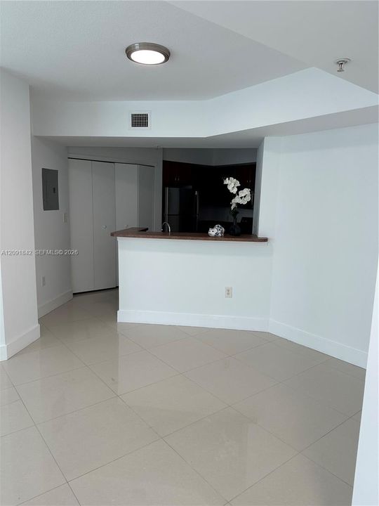 For Rent: $3,815 (2 beds, 2 baths, 930 Square Feet)
