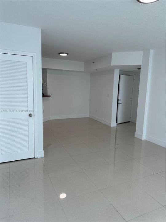 For Rent: $3,815 (2 beds, 2 baths, 930 Square Feet)