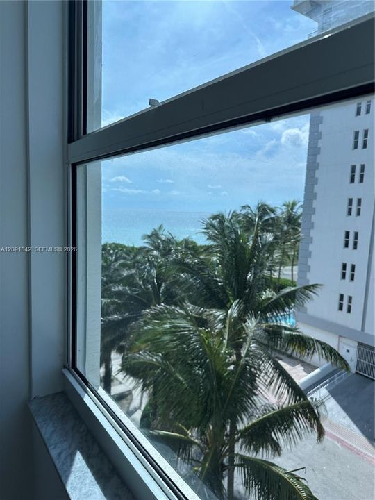For Rent: $3,815 (2 beds, 2 baths, 930 Square Feet)