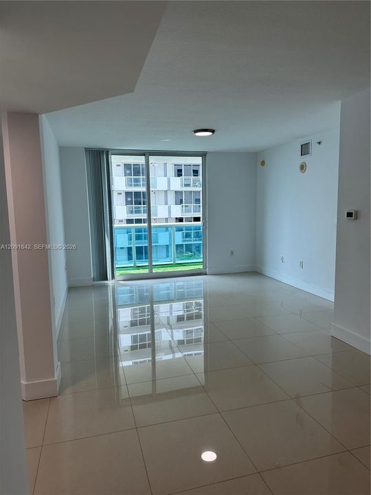 For Rent: $3,815 (2 beds, 2 baths, 930 Square Feet)