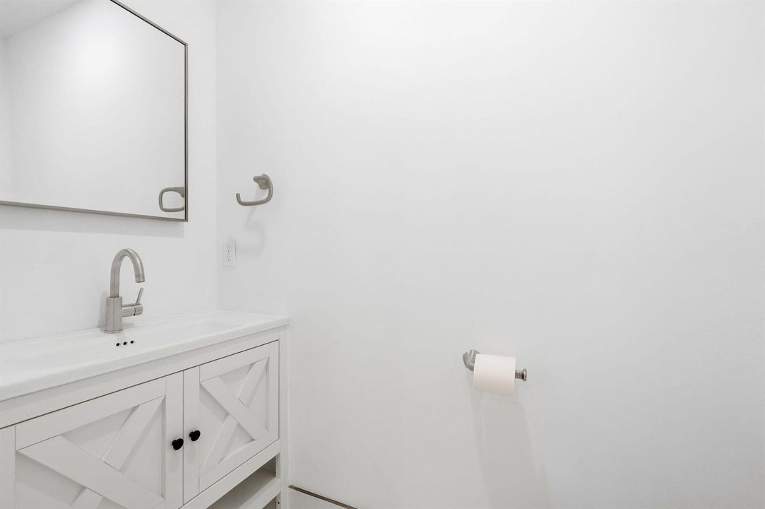 18-web-or-mls-5203_N_Flagler_Dr_07482