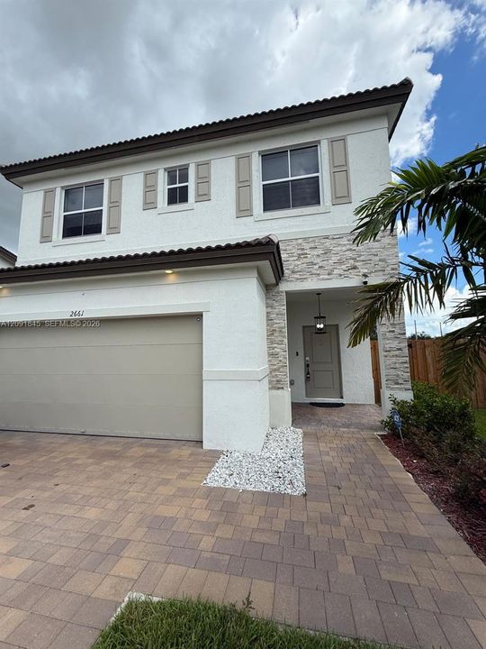 En Venta: $639,900 (5 camas, 3 baños, 2666 Pies cuadrados)