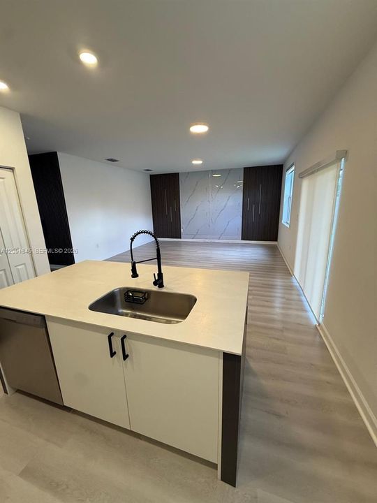En Venta: $639,900 (5 camas, 3 baños, 2666 Pies cuadrados)