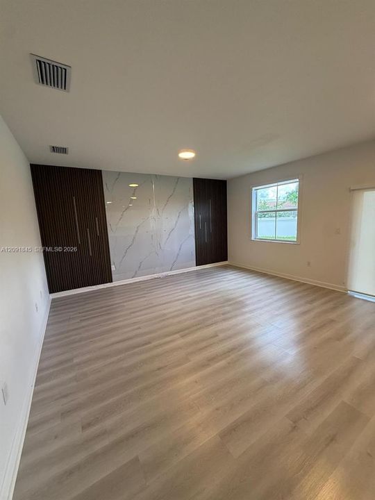 En Venta: $639,900 (5 camas, 3 baños, 2666 Pies cuadrados)