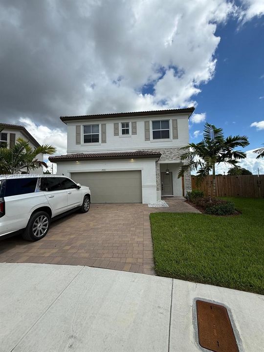 En Venta: $639,900 (5 camas, 3 baños, 2666 Pies cuadrados)