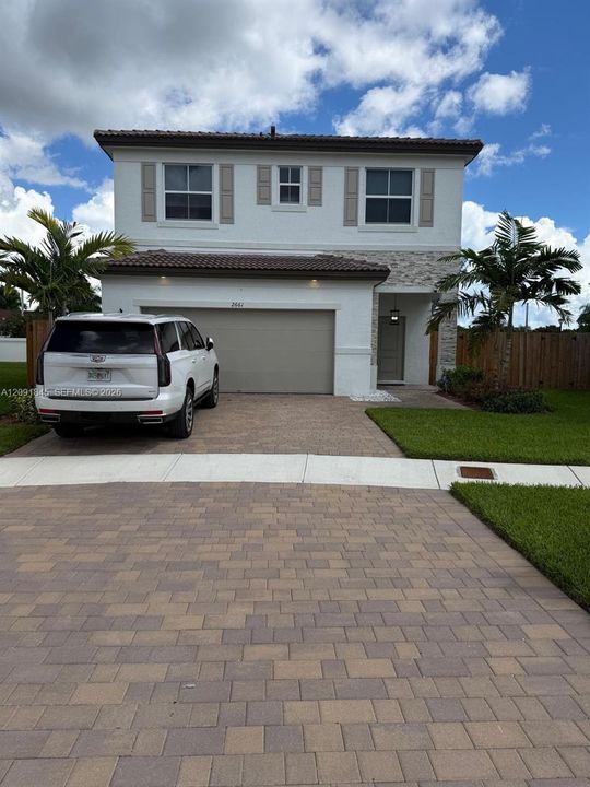 En Venta: $639,900 (5 camas, 3 baños, 2666 Pies cuadrados)