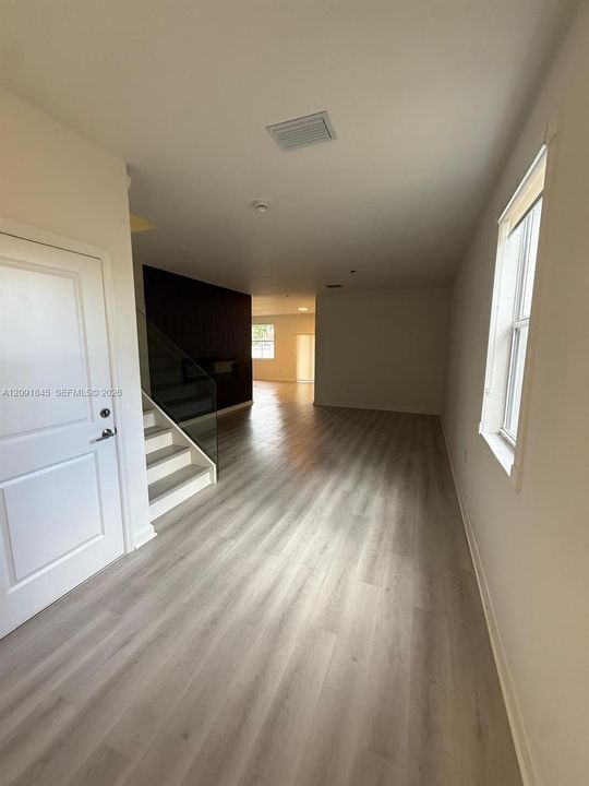 En Venta: $639,900 (5 camas, 3 baños, 2666 Pies cuadrados)