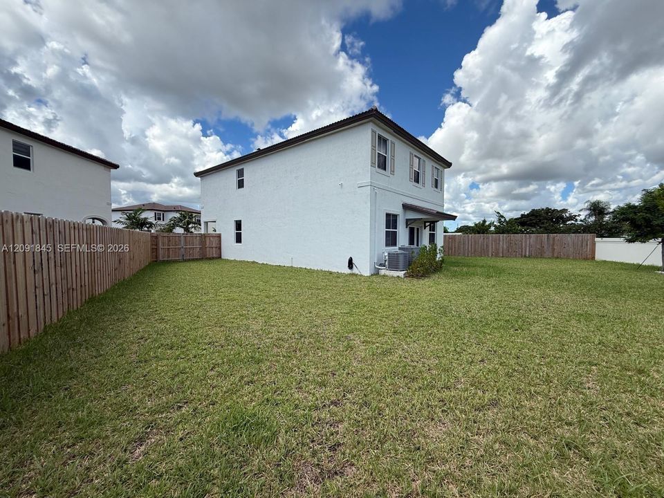 En Venta: $639,900 (5 camas, 3 baños, 2666 Pies cuadrados)