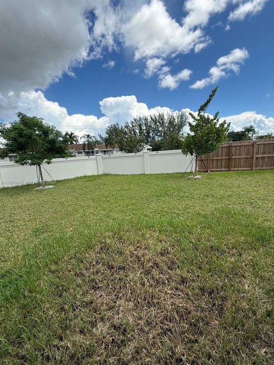 En Venta: $639,900 (5 camas, 3 baños, 2666 Pies cuadrados)